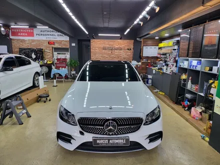 부산 전체랩핑 사상 주례 - 벤츠 E43 amg 에이버리 유광화이트 전체랩핑 / 부산 사상구