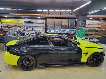 부산 전체랩핑 사상 주례 - bmw m4 쿠페 에이버리 유광 엠블런스 옐로우 전체랩핑 / 부산 사상구