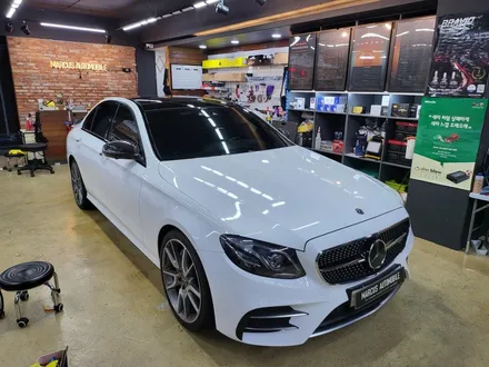 부산 전체랩핑 사상 주례 - 벤츠 E43 amg 에이버리 유광화이트 전체랩핑 / 부산 사상구