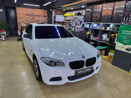 부산 사상 주례 전체랩핑 - bmw 520d f10 에이버리 유광화이트 전체랩핑 / 부산 사상구