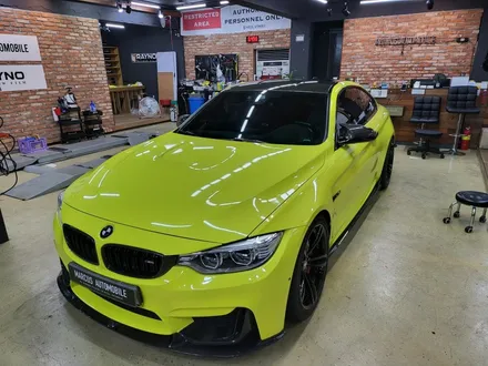 부산 전체랩핑 사상 주례 - bmw m4 쿠페 에이버리 유광 엠블런스 옐로우 전체랩핑 / 부산 사상구