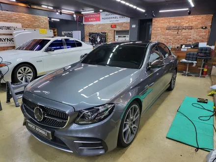 부산 전체랩핑 사상 주례 - 벤츠 E43 amg 에이버리 유광화이트 전체랩핑 / 부산 사상구