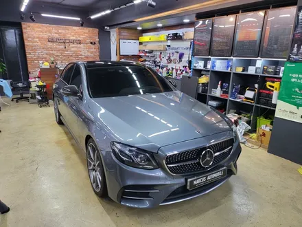 부산 전체랩핑 사상 주례 - 벤츠 E43 amg 에이버리 유광화이트 전체랩핑 / 부산 사상구