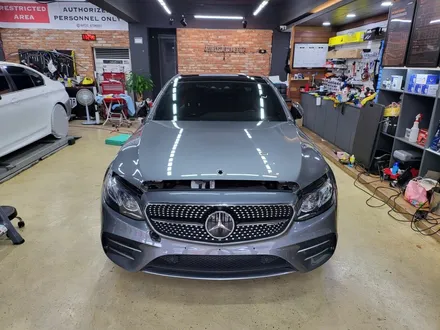 부산 전체랩핑 사상 주례 - 벤츠 E43 amg 에이버리 유광화이트 전체랩핑 / 부산 사상구
