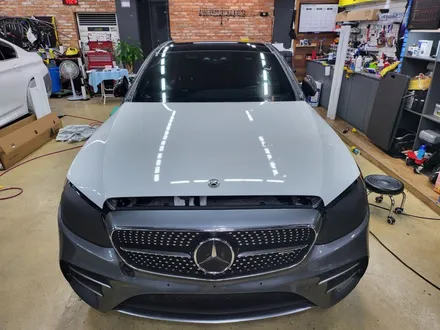 부산 전체랩핑 사상 주례 - 벤츠 E43 amg 에이버리 유광화이트 전체랩핑 / 부산 사상구