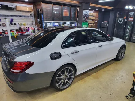 부산 전체랩핑 사상 주례 - 벤츠 E43 amg 에이버리 유광화이트 전체랩핑 / 부산 사상구