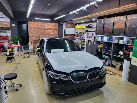 부산 주례 전체랩핑 - 사상 주례 BMW320d 에이버리 사틴 화이트 전체랩핑 / 부산 사상구