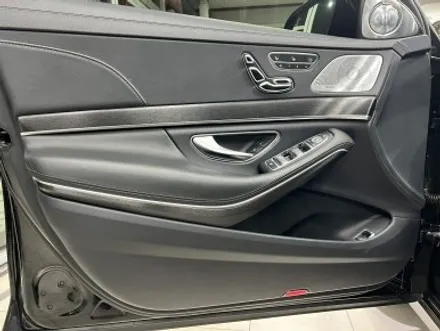 경주랩핑 벤츠 S560 W222 브러쉬블랙으로 실내랩핑 우드죽이기 / 포항, 경주