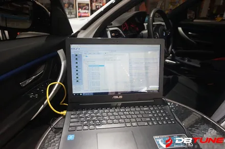 경기도 수원 안산랩핑 전문점 디비튠 : BMW 320D차량 미러커버, 스포일러 및 루프스킨 시공해드렸어요! / 안산시 상록구 이동