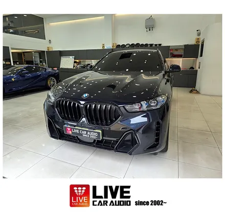 BMW X6 AVI BM100 4D 스피커로 사운드 음질이 향상되며, 회오리 앰비언트 스피커 그릴로 실내 분위기 감성이 높아졌습니다. / 창원시 봉암동