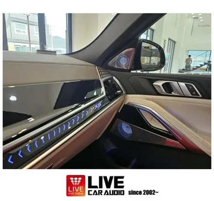 BMW X6 AVI BM100 4D 스피커로 사운드 음질이 향상되며, 회오리 앰비언트 스피커 그릴로 실내 분위기 감성이 높아졌습니다. / 창원시 봉암동