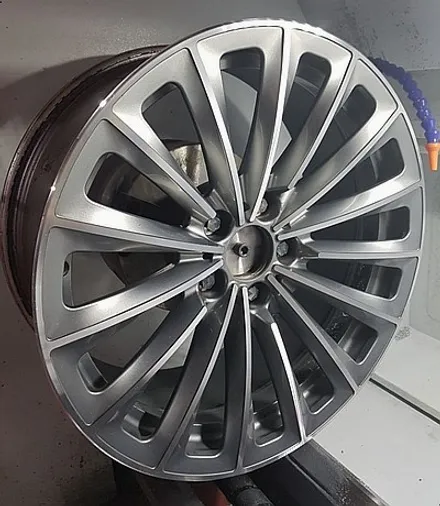 BMW 750 다이아컷팅 공법으로 색상변경없이 휠 복원 작업해드렸어요 / 천안 두정동