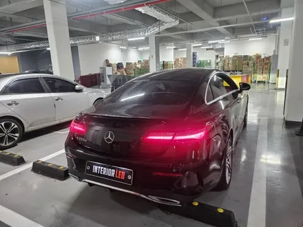 벤츠핸들 잠자리핸들 벤츠카본핸들 벤츠엠비언트 벤츠송풍구엠비언트 e220엠비언트 e쿠페엠비언트 w213엠비언트 출장엠비언트 interiorled w213쿠페 / 부천, 수도권 출장