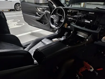 벤츠핸들 잠자리핸들 벤츠카본핸들 벤츠엠비언트 벤츠송풍구엠비언트 e220엠비언트 e쿠페엠비언트 w213엠비언트 출장엠비언트 interiorled w213쿠페 / 부천, 수도권 출장