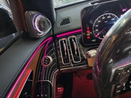 벤츠 w223 s580 롱바디 블랙에디션  신차출고 액티브엠비언트 피아노트림 전동부메스터 출장 시공 시트백피아노트림 / 부천, 수도권 출장