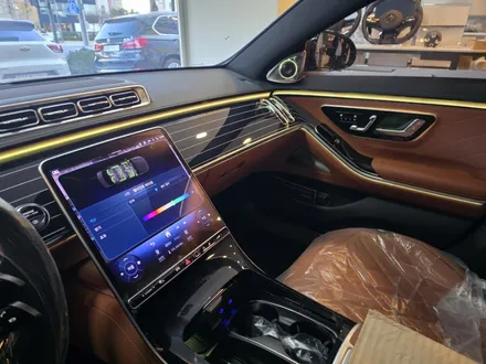 벤츠 w223 s580 롱바디 블랙에디션  신차출고 액티브엠비언트 피아노트림 전동부메스터 출장 시공 시트백피아노트림 / 부천, 수도권 출장