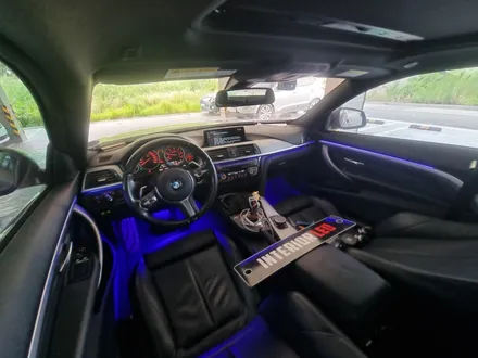 출장 <서울,경기,인천> BMW M4  아크릴 반매립 비노출 엠비언트라이트 풋등RGB 출장엠비언트시공 / 부천, 수도권 출장