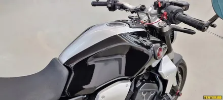 혼다_CB1000R[연료탱크랩핑][비닐프로그 메탈실버]세종랩핑/대전랩핑/청주랩핑/천안랩핑/공주랩핑/논산랩핑/고광택랩핑 / 세종 장군면