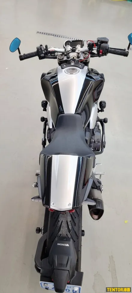 혼다_CB1000R[연료탱크랩핑][비닐프로그 메탈실버]세종랩핑/대전랩핑/청주랩핑/천안랩핑/공주랩핑/논산랩핑/고광택랩핑 / 세종 장군면