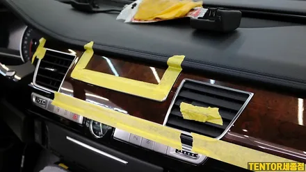 아우디(Audi)_A8[실내랩핑]까다로운 아우디 실내랩핑도 뚝딱뚝딱[3m 리얼카본]세종랩핑/대전랩핑/청주랩핑/천안랩핑/공주랩핑/논산랩핑/익산랩핑 / 세종 장군면