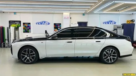 BMW_i7[듀오톤, 듀오랩핑][비닐프로그 Vinyl Frog 피아노블랙]세종랩핑/대전랩핑/청주랩핑/천안랩핑/공주랩핑/논산랩핑/고광택전체랩핑 / 세종 장군면