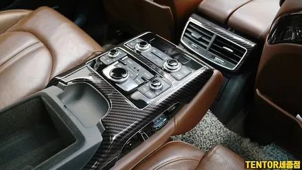 아우디(Audi)_A8[실내랩핑]까다로운 아우디 실내랩핑도 뚝딱뚝딱[3m 리얼카본]세종랩핑/대전랩핑/청주랩핑/천안랩핑/공주랩핑/논산랩핑/익산랩핑 / 세종 장군면