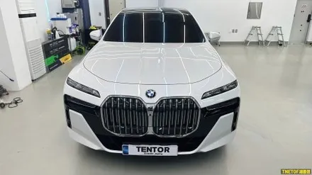 BMW_i7[듀오톤, 듀오랩핑][비닐프로그 Vinyl Frog 피아노블랙]세종랩핑/대전랩핑/청주랩핑/천안랩핑/공주랩핑/논산랩핑/고광택전체랩핑 / 세종 장군면