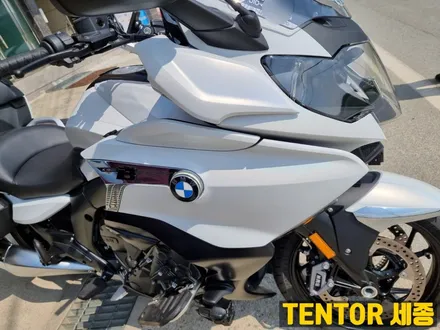 BMW_K1600bGT[전체랩핑]무지개빛 은은한 사틴화이트[3m 사틴고스트펄] / 세종 장군면