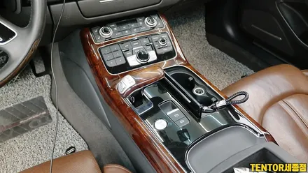 아우디(Audi)_A8[실내랩핑]까다로운 아우디 실내랩핑도 뚝딱뚝딱[3m 리얼카본]세종랩핑/대전랩핑/청주랩핑/천안랩핑/공주랩핑/논산랩핑/익산랩핑 / 세종 장군면