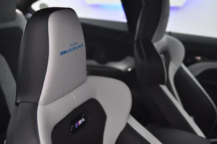 BMW M4 쿠페 한정판 헤리티지 에디션 - 솔라가드 프리미엄 THE LX 동대문점 신차 패키지 / 서울 동대문구 답십리동