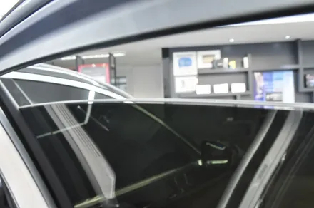 BMW 750Li xDrive 윈도우 틴팅 재시공 전면 퀀텀 28%, 측면 1열 티타늄 16% - 솔라가드 프리미엄 동대문점 / 서울 동대문구 답십리동