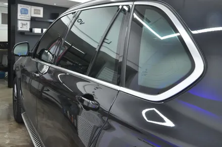 2017 BMW X5 xDrive 30d (F15) 솔라가드 퀀텀으로 전체 재시공 아이나비 블랙박스 QXD3000 - 솔라가드 프리미엄 동대문점 / 서울 동대문구 답십리동