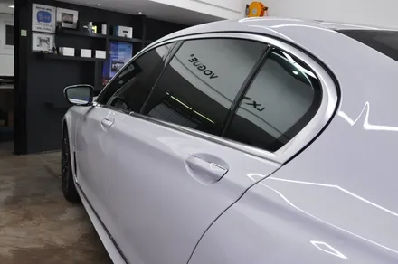BMW 740Li xDrive M 스포츠 - 솔라가드 프리미엄 퀀텀 재시공 (서비스 필름 뜯어버리기) / 서울 동대문구 답십리동
