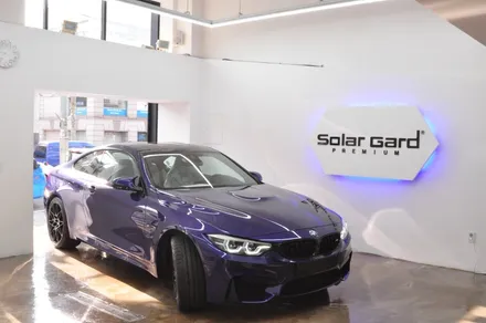 2020 BMW M4 컴페티션 도이치 에디션 벨벳 블루 - 솔라가드 프리미엄 퀀텀(Quantum) 윈도우 틴팅 / 서울 동대문구 답십리동