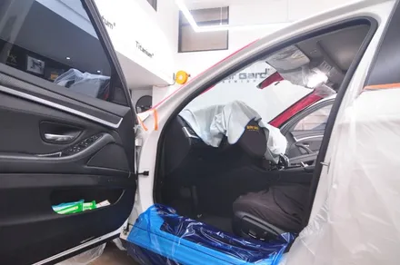 BMW 5시리즈 (F10) 솔라가드프리미엄 퀀텀으로 새롭게 재시공 - 더엘엑스 동대문점 / 서울 동대문구 답십리동