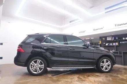 벤츠 ML350 더엘엑스 동대문점의 썬팅 재시공 - 솔라가드프리미엄퀀텀 / 서울 동대문구 답십리동