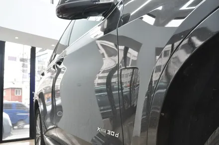 2017 BMW X5 xDrive 30d (F15) 솔라가드 퀀텀으로 전체 재시공 아이나비 블랙박스 QXD3000 - 솔라가드 프리미엄 동대문점 / 서울 동대문구 답십리동