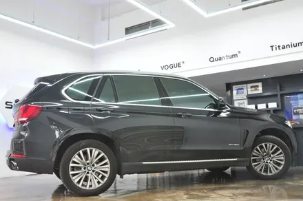 2017 BMW X5 xDrive 30d (F15) 솔라가드 퀀텀으로 전체 재시공 아이나비 블랙박스 QXD3000 - 솔라가드 프리미엄 동대문점 / 서울 동대문구 답십리동