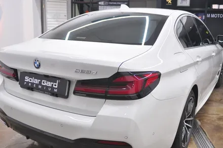 BMW 523d M 스포츠 패키지 솔라가드 프리미엄 퀀텀 윈도우 틴팅 시공 - 더엘엑스 동대문점 / 서울 동대문구 답십리동