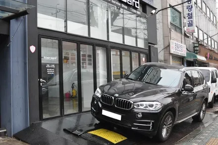 2017 BMW X5 xDrive 30d (F15) 솔라가드 퀀텀으로 전체 재시공 아이나비 블랙박스 QXD3000 - 솔라가드 프리미엄 동대문점 / 서울 동대문구 답십리동