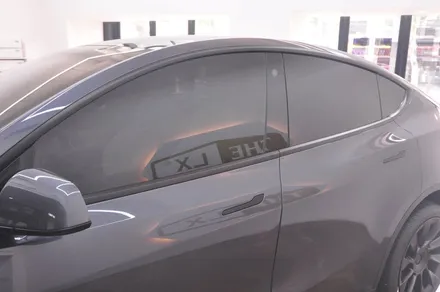 심플한 SUV 전기차 테슬라 모델 Y - 더엘엑스 동대문점의 LX 시공기 / 서울 동대문구 답십리동