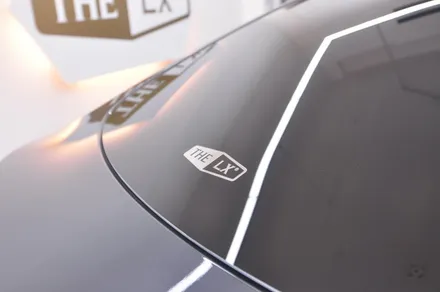 심플한 SUV 전기차 테슬라 모델 Y - 더엘엑스 동대문점의 LX 시공기 / 서울 동대문구 답십리동