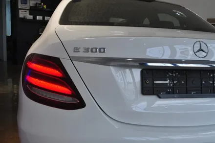 2019 Mercedes E300 아방가르드 스탠다드 솔라가드 프리미엄 퀀텀 시공 - 강북솔라가드 동대문점 / 서울 동대문구 답십리동