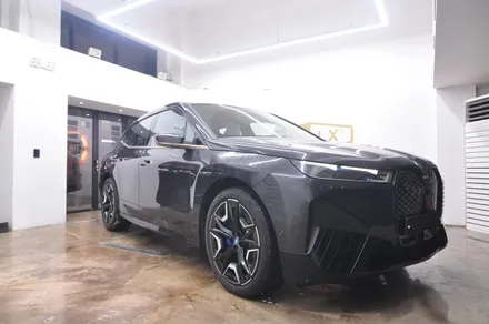 BMW 플래그십 전기차 ix XDrive 40 솔라가드 프리미엄 더엘엑스 동대문점의 신차 패키지 - 퀀텀 전체시공 / 서울 동대문구 답십리동