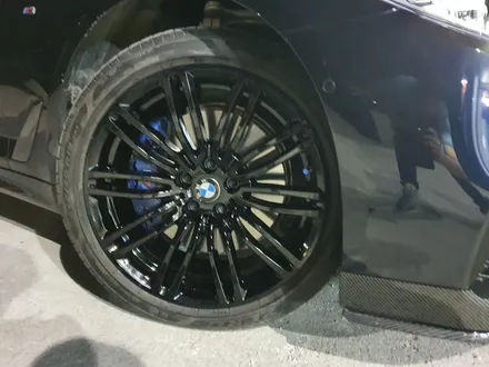 휠 복원 비용 자동차기스 BMW 530i 블랙유광 휠도색 휠수리 작업! / 원주시 소초면