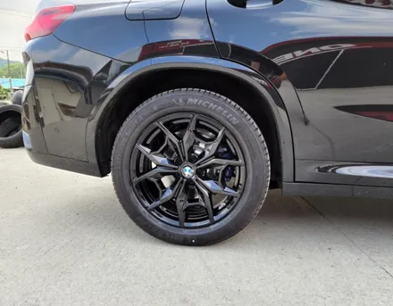 자동차휠기스 복원 BMW X4 블랙유광 휠도색 시공작업 소개! / 원주시 소초면