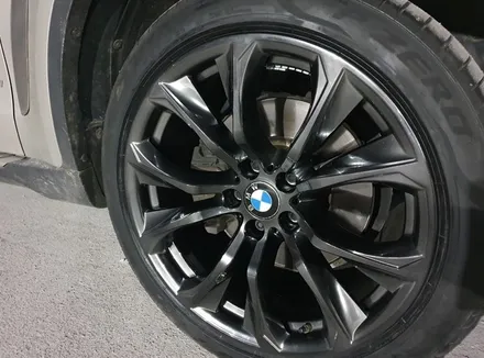BMW X6 고스트크롬 다크스퍼터링<자동차휠도색><원주휠복원> / 원주시 소초면