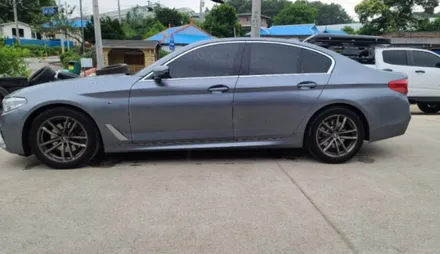 휠복원가격 BMW 520d 블랙유광 휠도색과 캘리퍼도색 시공도 만족스럽게! / 원주시 소초면