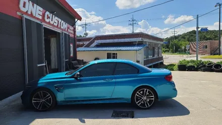 원주휠도색 BMW M4컨버터블 블랙유광 휠도색 실내 블랙카본수전사 작업! / 원주시 소초면