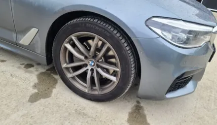 휠복원가격 BMW 520d 블랙유광 휠도색과 캘리퍼도색 시공도 만족스럽게! / 원주시 소초면